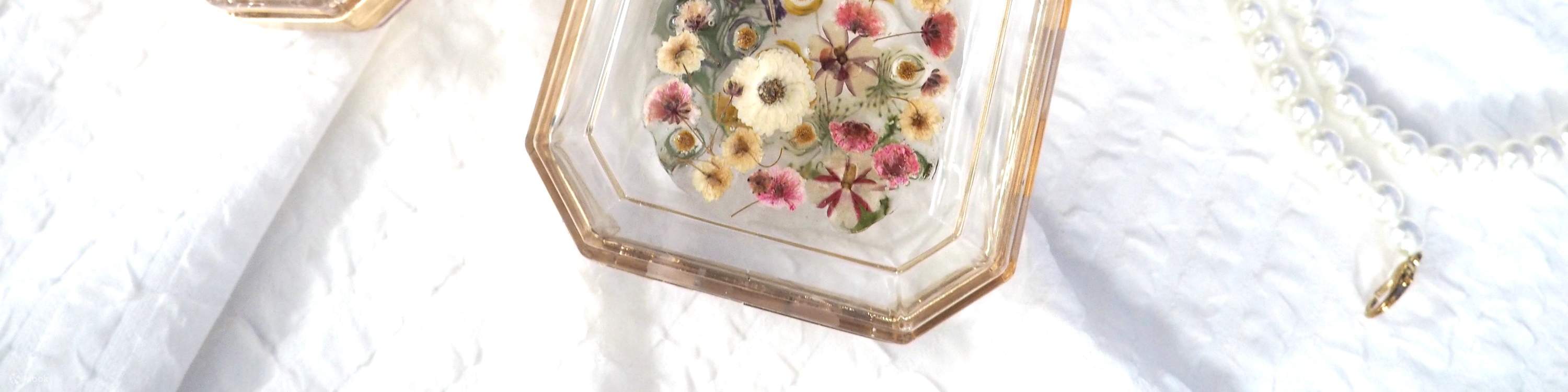 Minilarge - เวิร์คช็อป DIY | กิจกรรมพ่อแม่ลูก | น้ำหอมดอกไม้อัด | ลายชีก๊ก